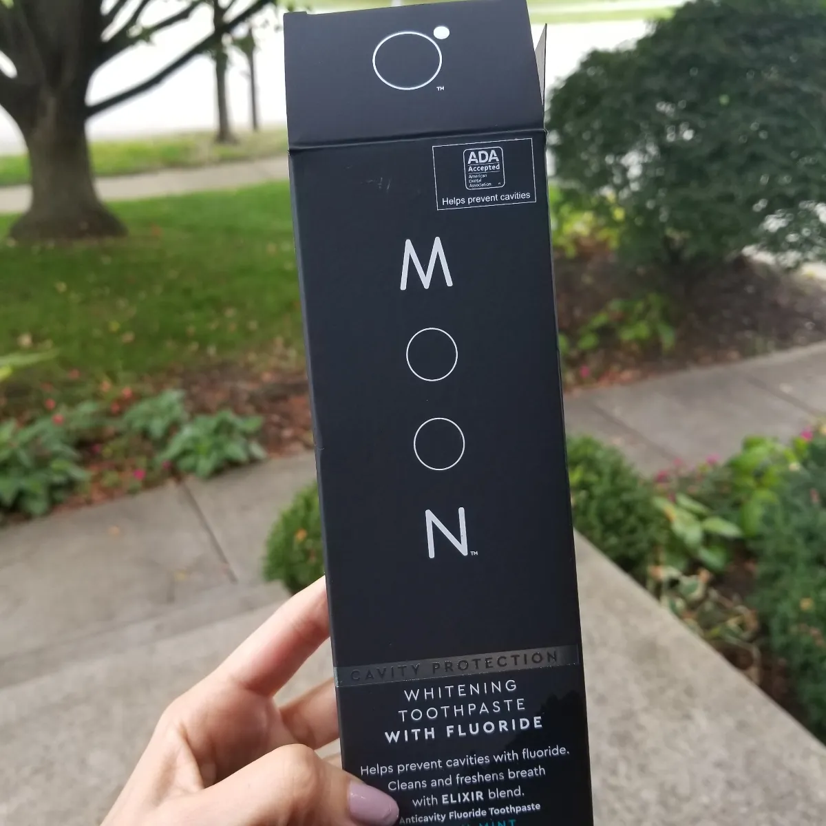 26217 moon whitening toothpaste packaging