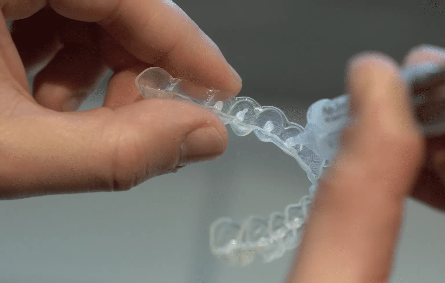 26251 applying whitening gel