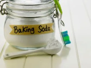 /img/26280-baking-soda-teeth-whitening-7.webp